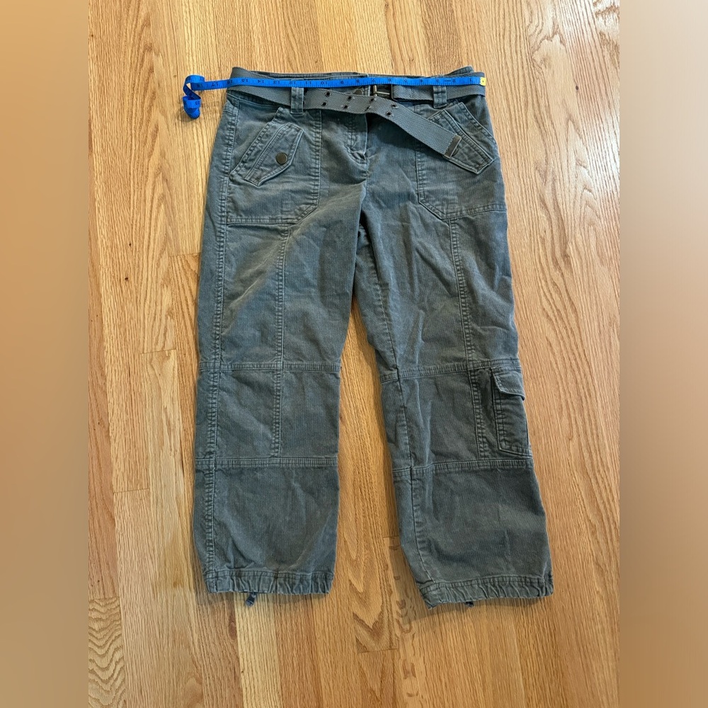 Cropped corduroy cargo pants, size 6 US. Military green color.